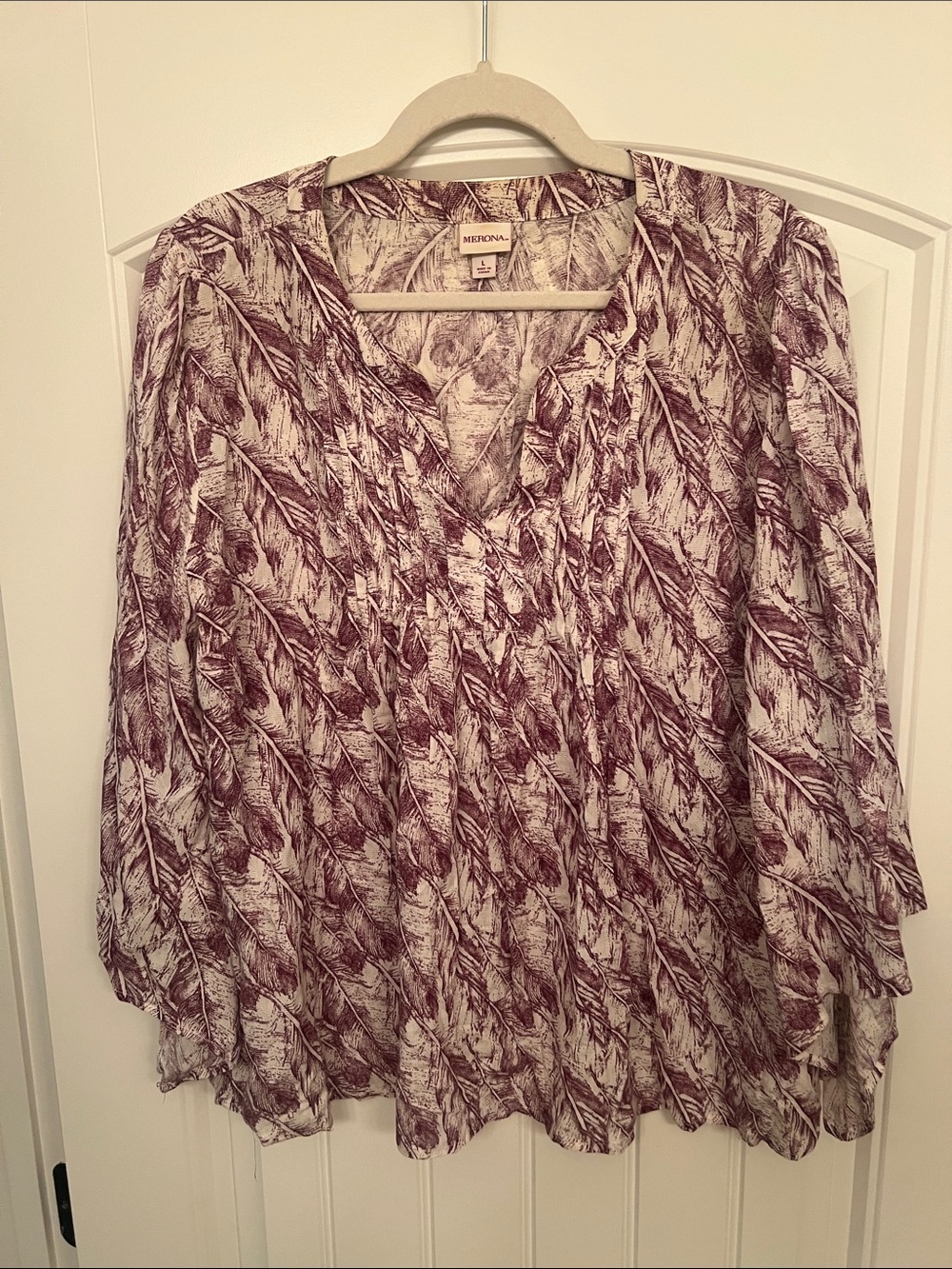Merona Plum and White Feather-Print V-Neck Long Kimono/Bell Sleeve Blouse Sz L